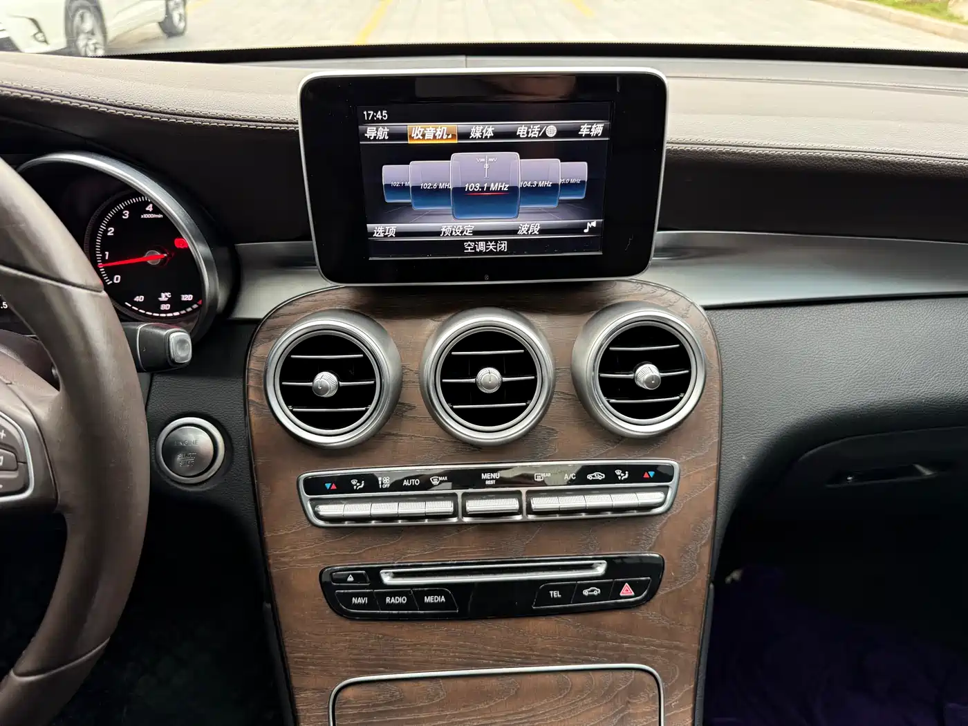 Mercedes-Benz GLC 2018 GLC 300 4MATIC Dynamic фото 15