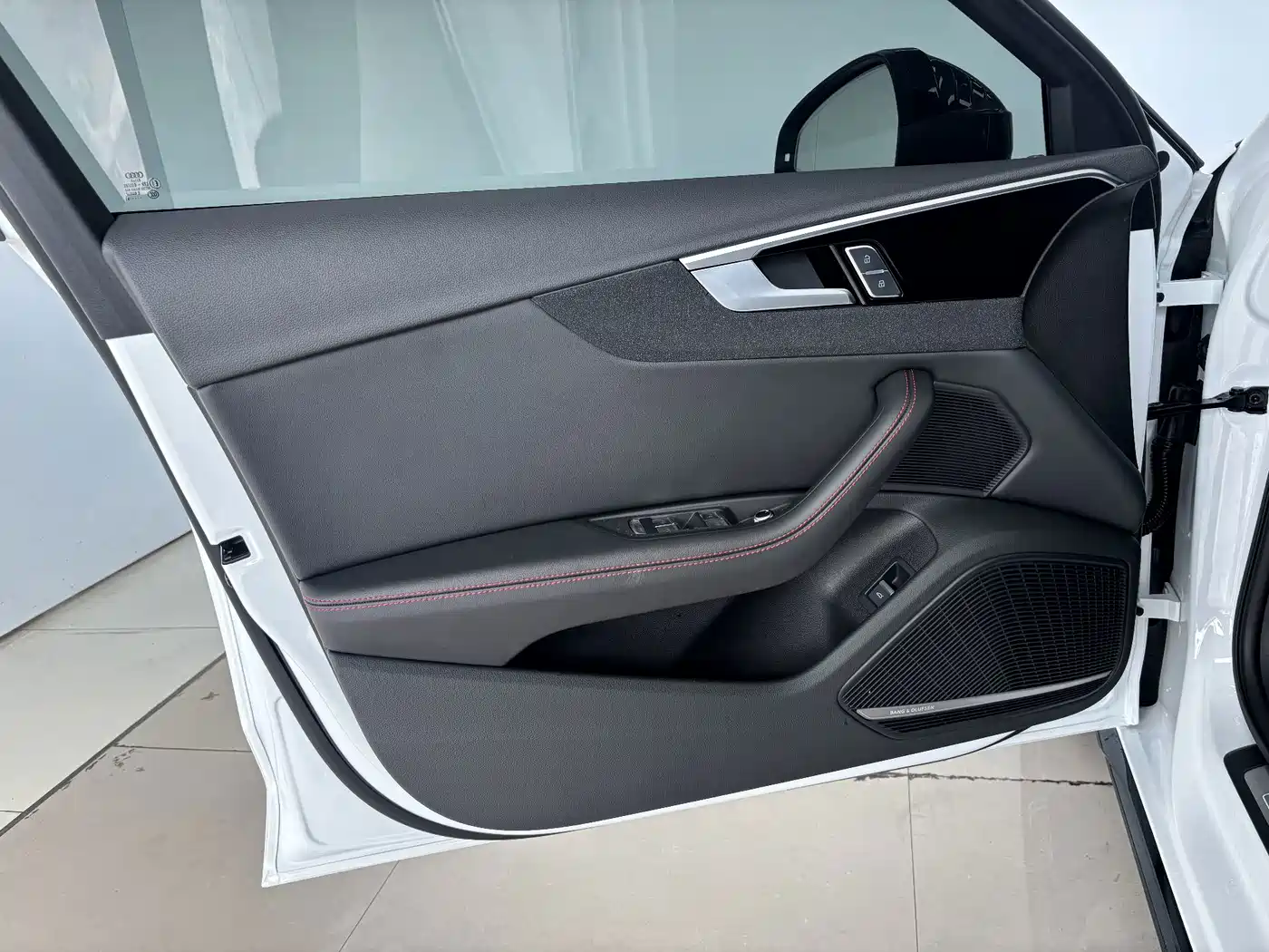 Фото 10 - Audi A4L