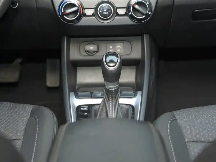 Hyundai Elantra 2018 1.6L Automatic Pleasing Edition GL China VI фото 15