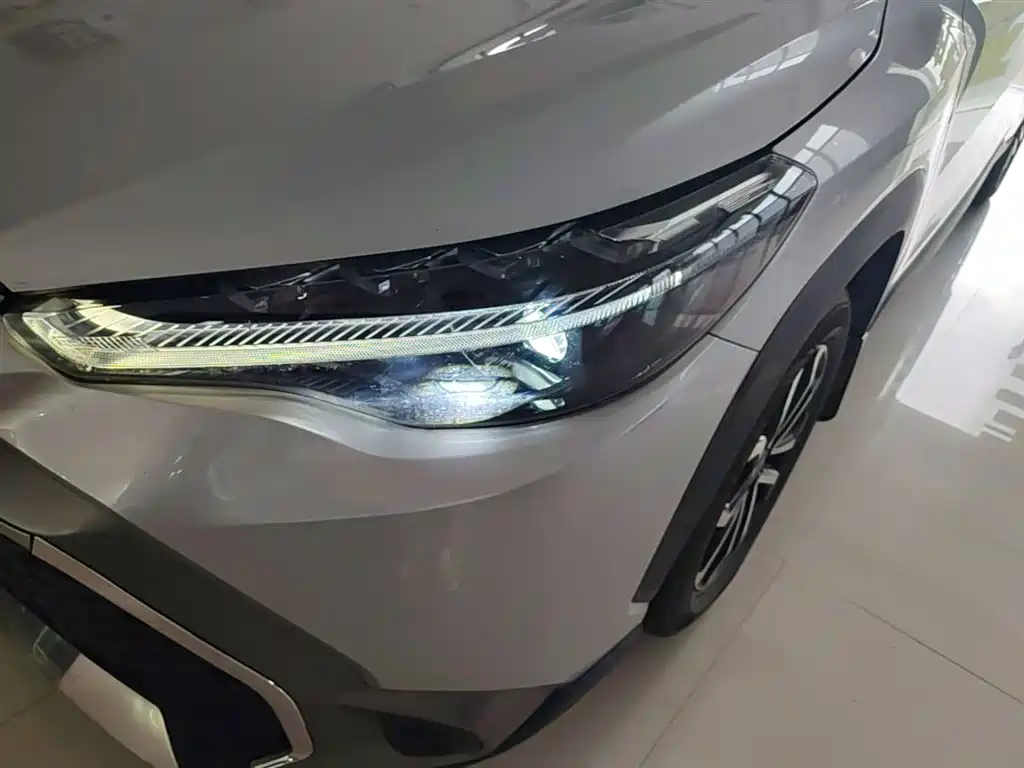 Toyota Frontlander 2023 2.0L CVT Luxury Edition фото 18