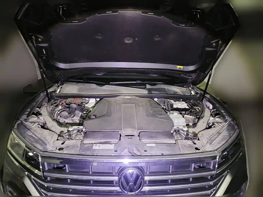 Фото 3 - Volkswagen Touareg