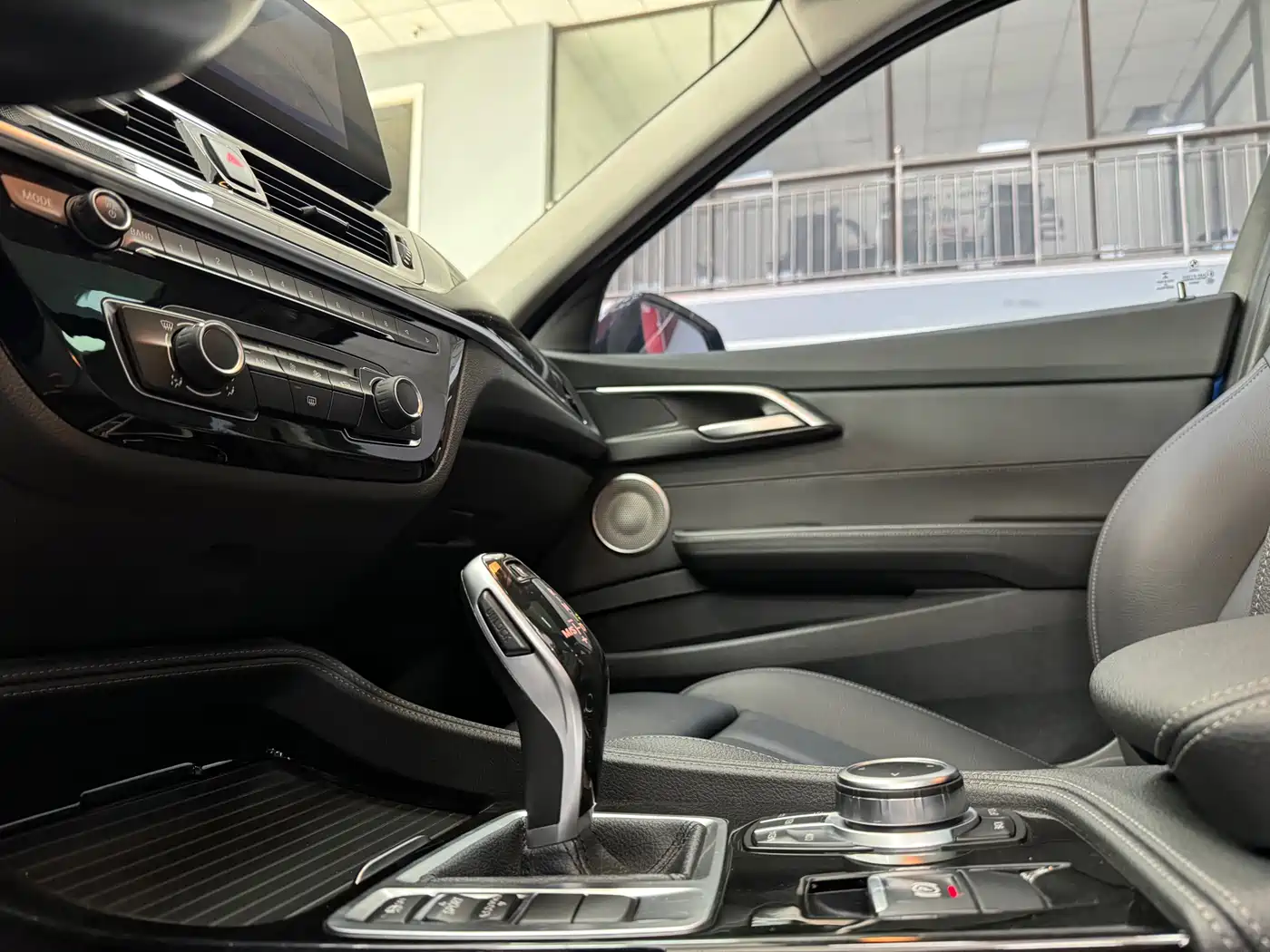 BMW 1 Series 2022 120i M Sport фото 9