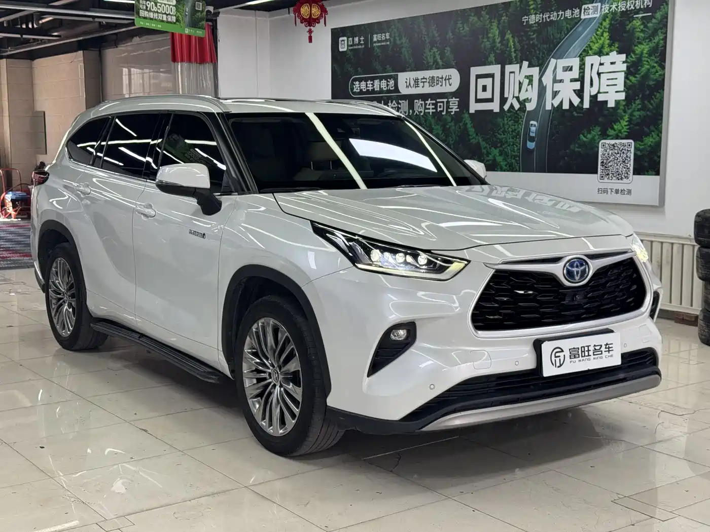 Toyota Highlander 2022 Model Dual Engine 2.5L 4WD Premium Edition 7-Seater фото 2