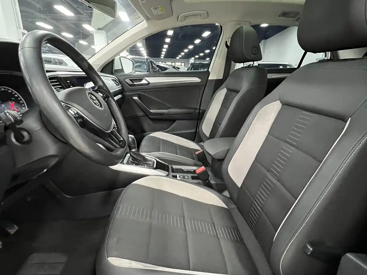 VOLKSWAGEN T-ROC EXPLORING SONGS