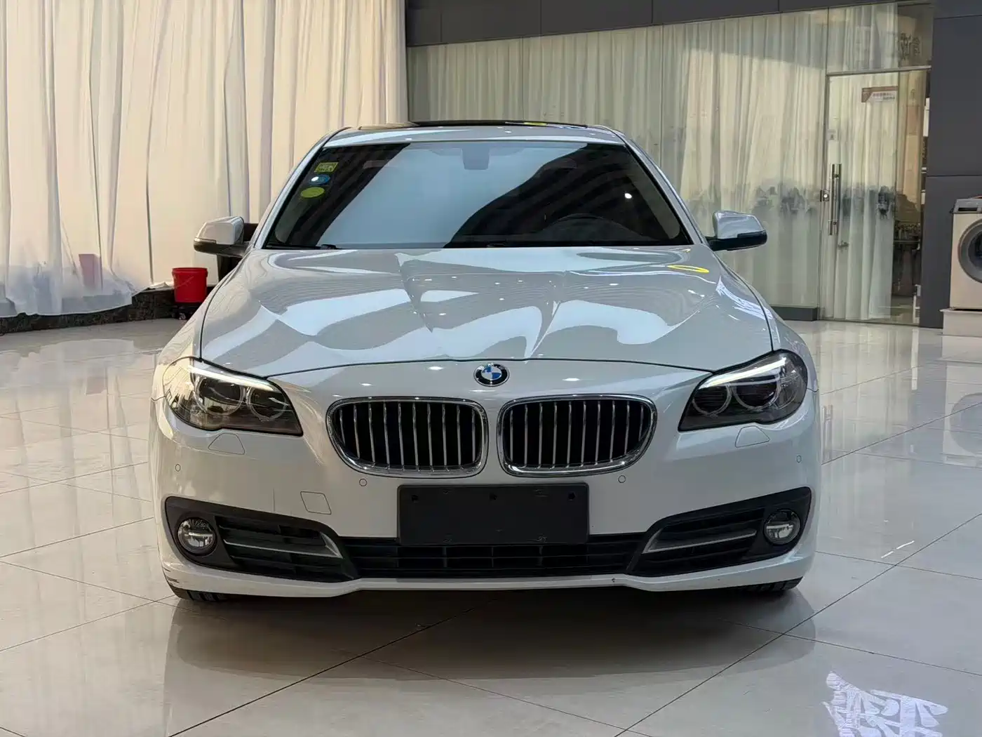 BMW 5 Series 2014 525Li Leading фото 2