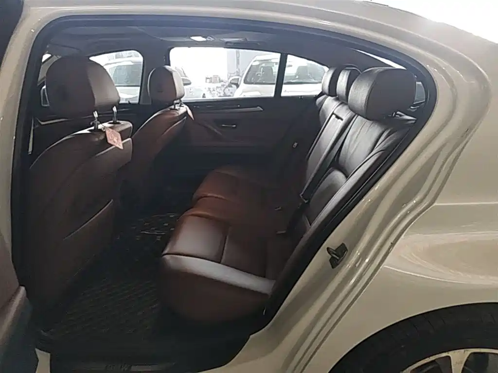 BMW 5 Series 2014 520Li Elegance фото 17