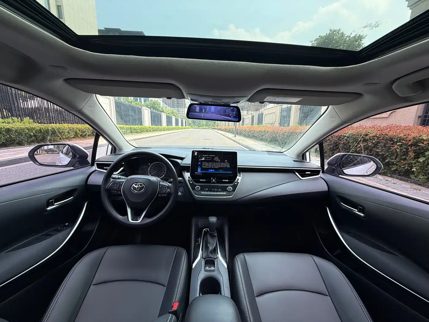 Toyota Corolla 2021 Hybrid 1.8L E-CVT Pioneer Edition фото 14