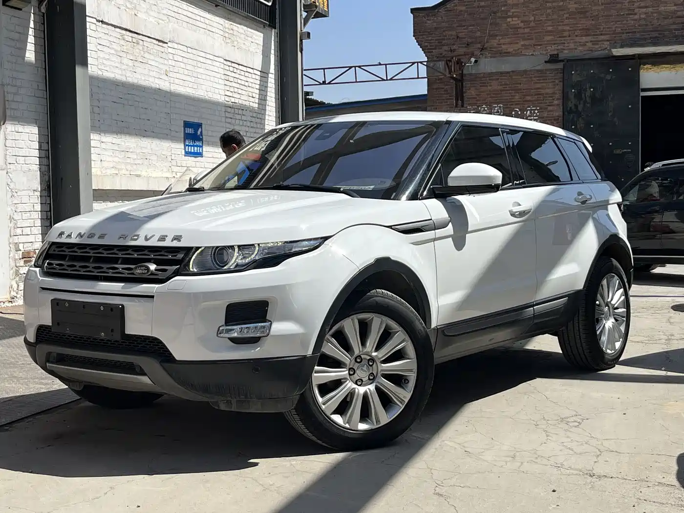 Land Rover Range Rover Evoque 2015 2.0T 5-Door Intelligent Edition