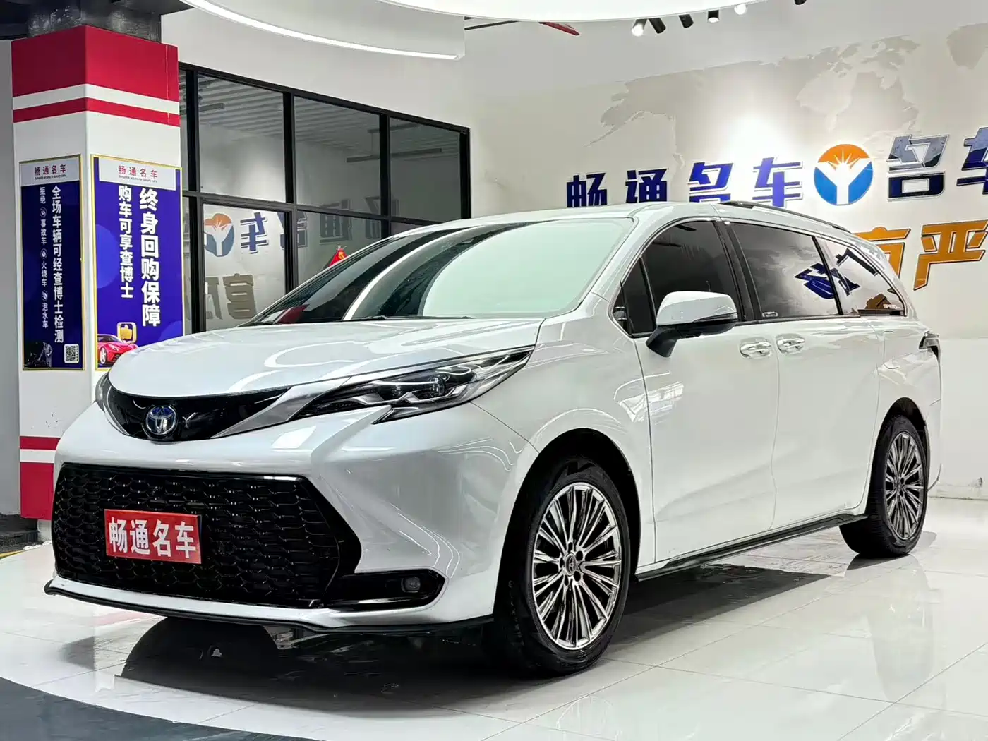 Toyota Sienna 2021 2.5L Hybrid Luxury Edition фото 3