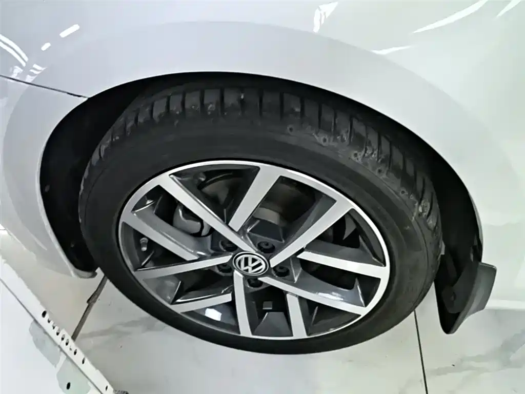 Volkswagen Golf 2020 Beloved Edition 280TSI DSG Comfort фото 23