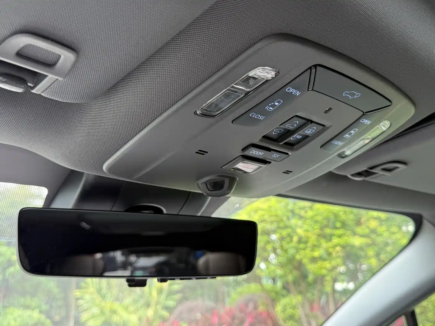Toyota Sienna 2021 2.5L Hybrid Platinum Edition фото 13