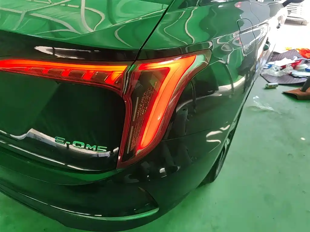 Hongqi E-QM5 2021 Charging Flag Joy Edition фото 8