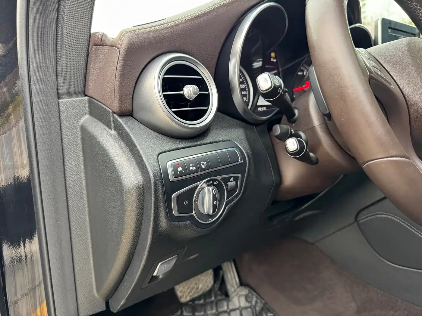 Mercedes-Benz GLC 2018 GLC 300 4MATIC Dynamic фото 11