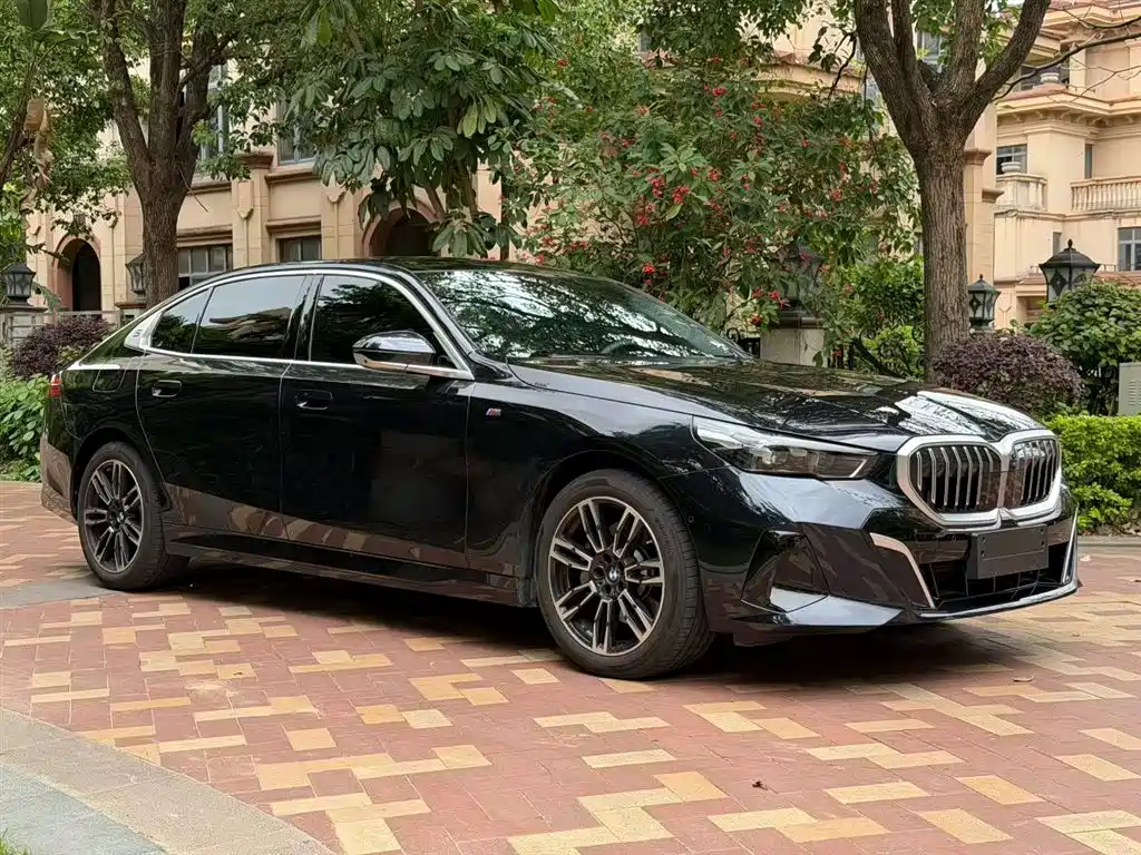 BMW 5 Series 2025 530Li Leading M Sport Package