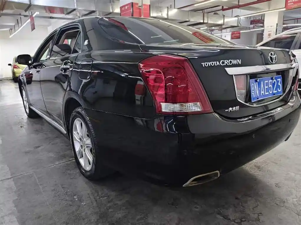 Toyota Crown 2010 3.0L Royal Saloon фото 5