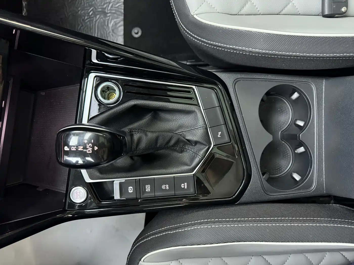 Volkswagen Tayron 2023 280TSI 2WD Luxury Plus Advanced Edition фото 16