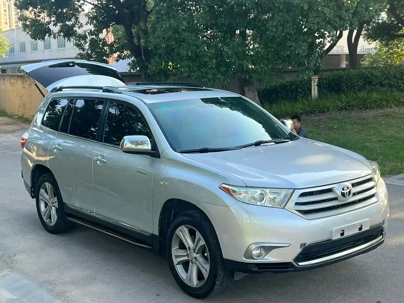 Toyota Highlander 2012 2.7L 2WD 7-Seater Luxury Edition фото 3