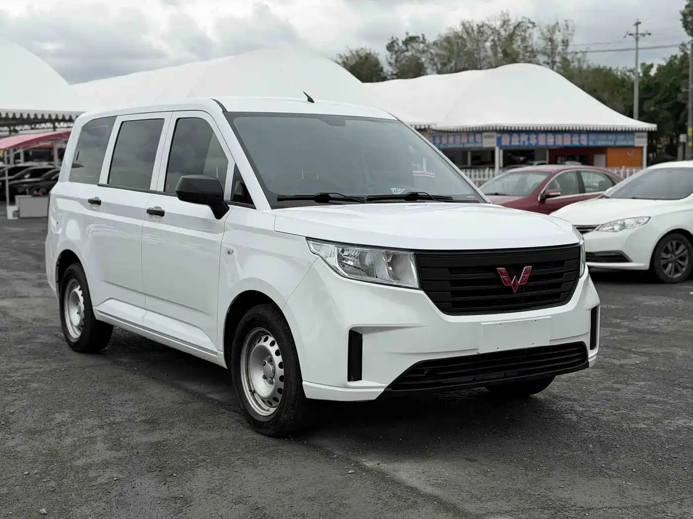 Фото 3 - Wuling Motors Wuling Hongguang PLUS