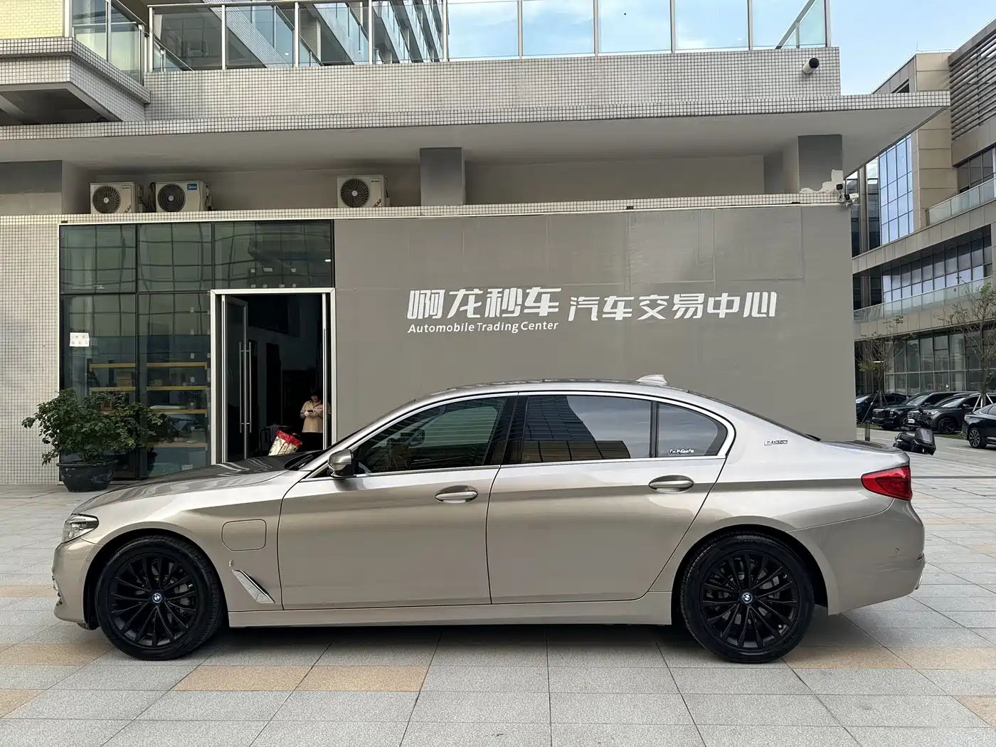 BMW 5 Series New Energy 2019 Facelift 530Le Luxury Package фото 21