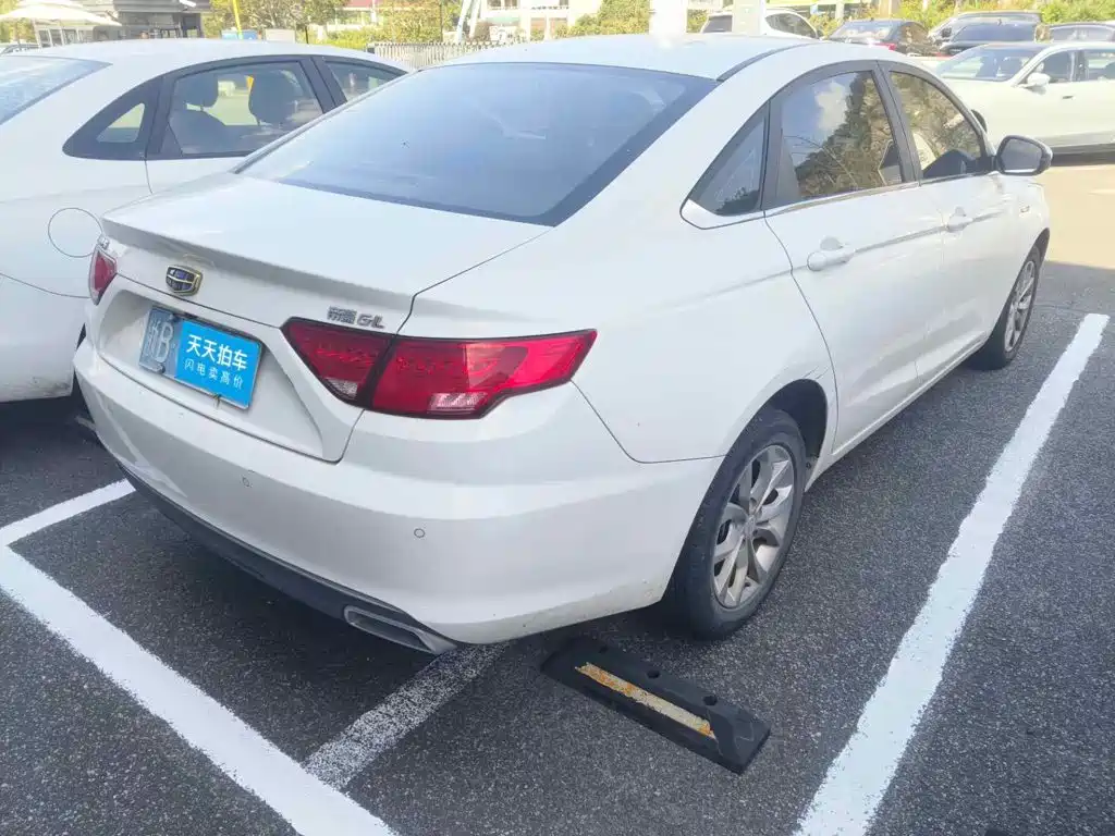 Фото 2 - Geely Emgrand GL