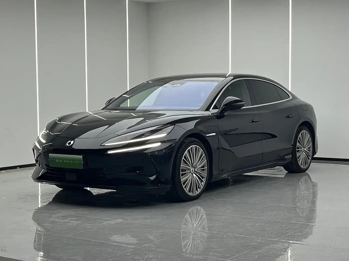 Denza Z9 2024 Model 1100km AWD Ultra Edition
