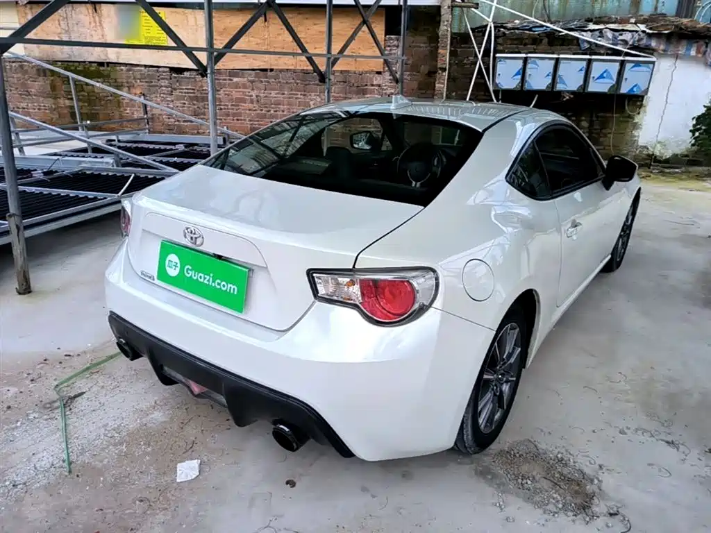 Toyota 86 2014 2.0L Automatic Luxury фото 7