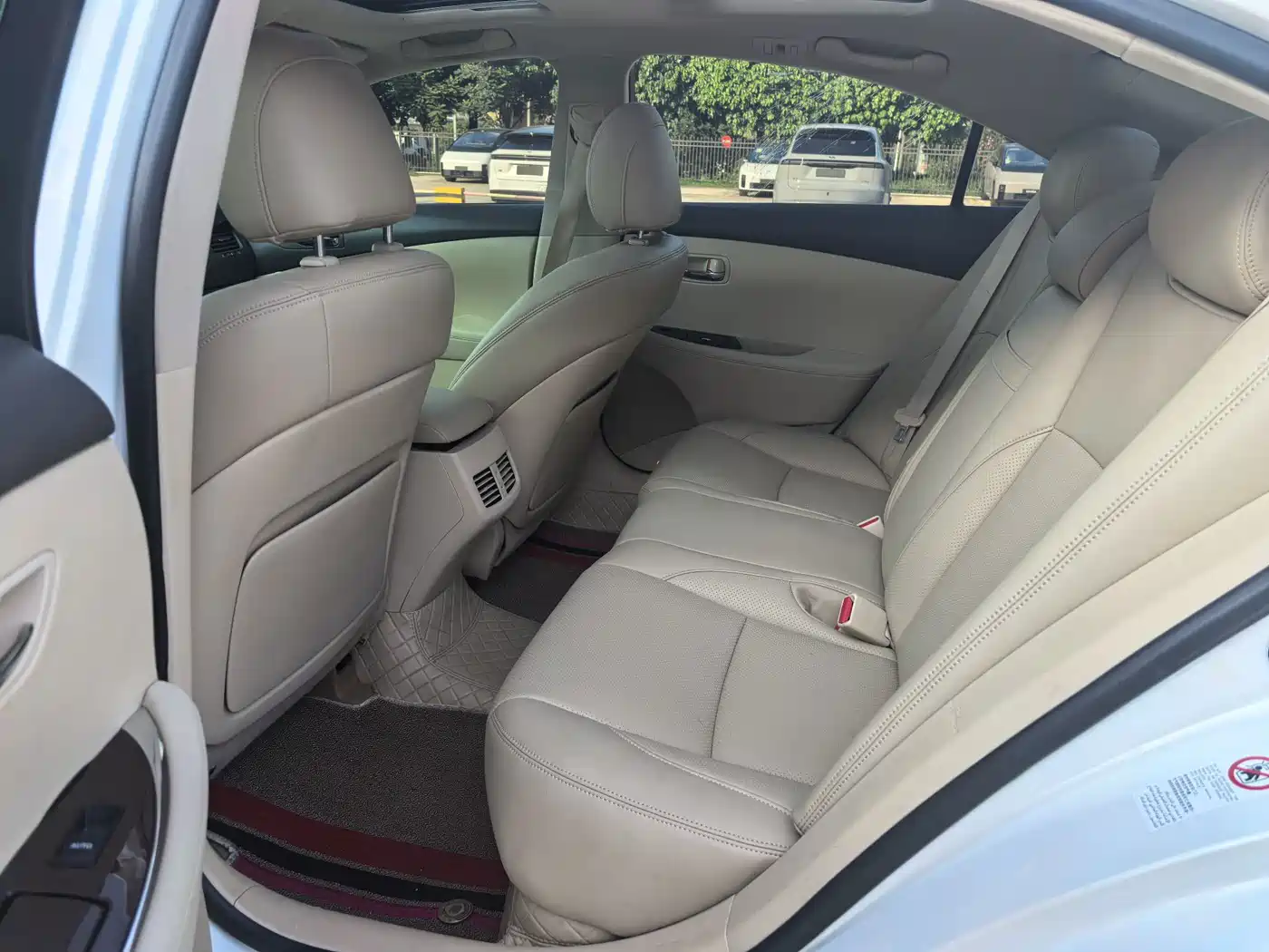 Фото 7 - Lexus ES