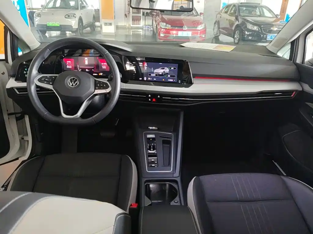 Photo 10 - Volkswagen Golf