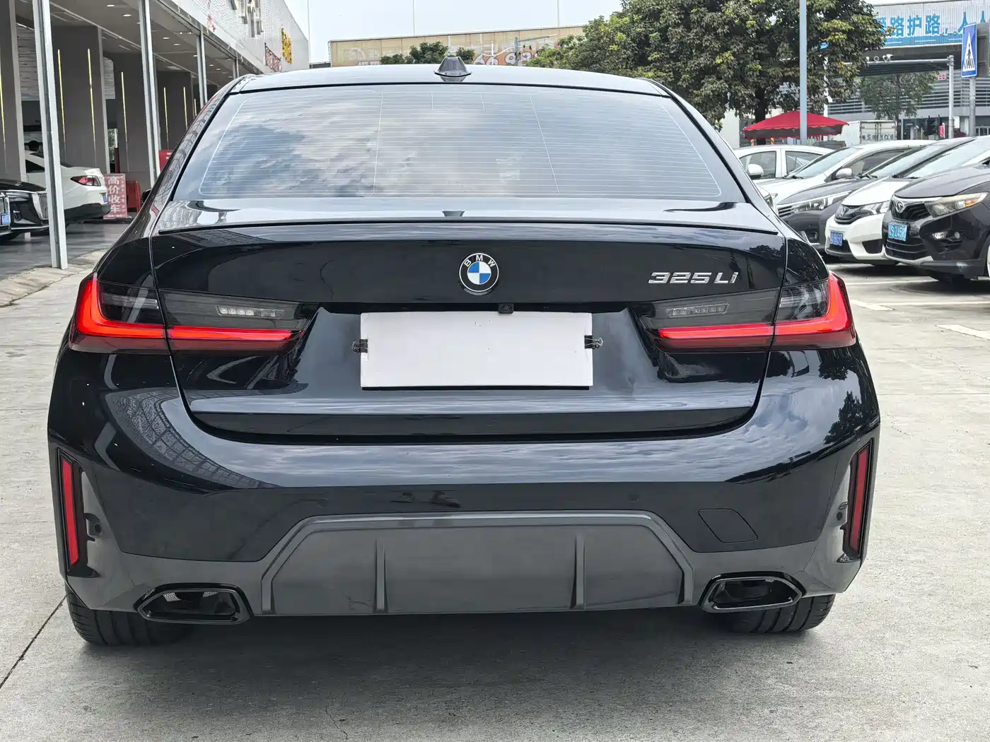 BMW 3 Series 2024 325Li M Sport Shadowline Package фото 12