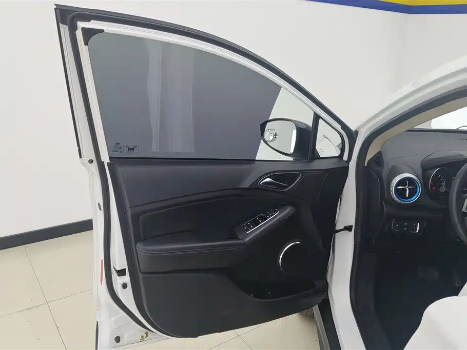 BYD Yuan New Energy 2019 EV360 Smart Connect Premium Edition фото 7