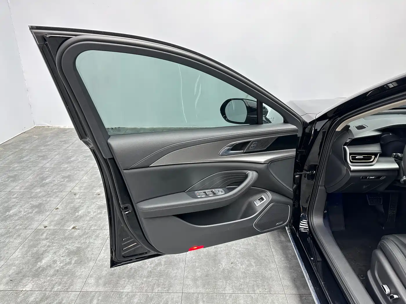 Hongqi H5 2024 2.0T Automatic Smart Connect Flag Enjoy Edition фото 13