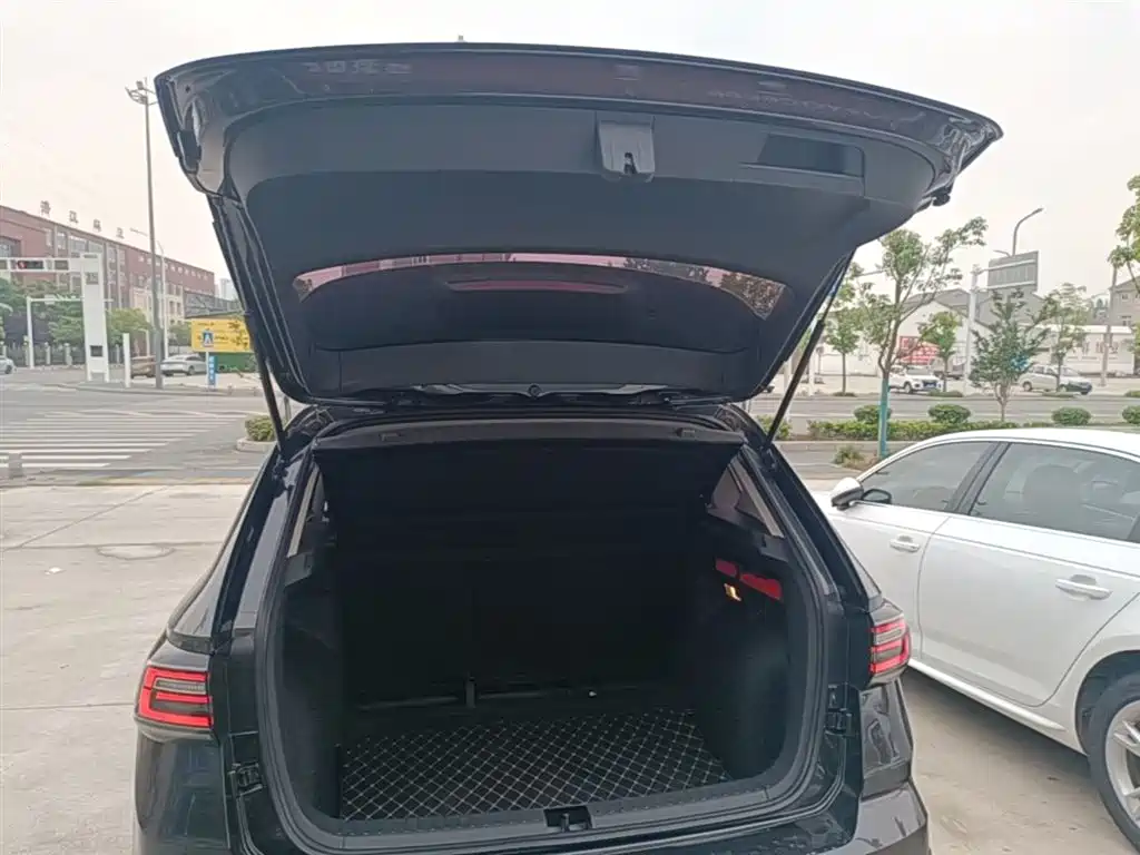Volkswagen Tharu 2023 300TSI 2WD Full Moon Edition фото 19