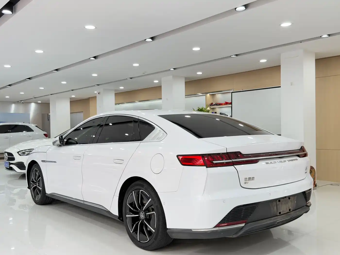 Фото 9 - BYD Han