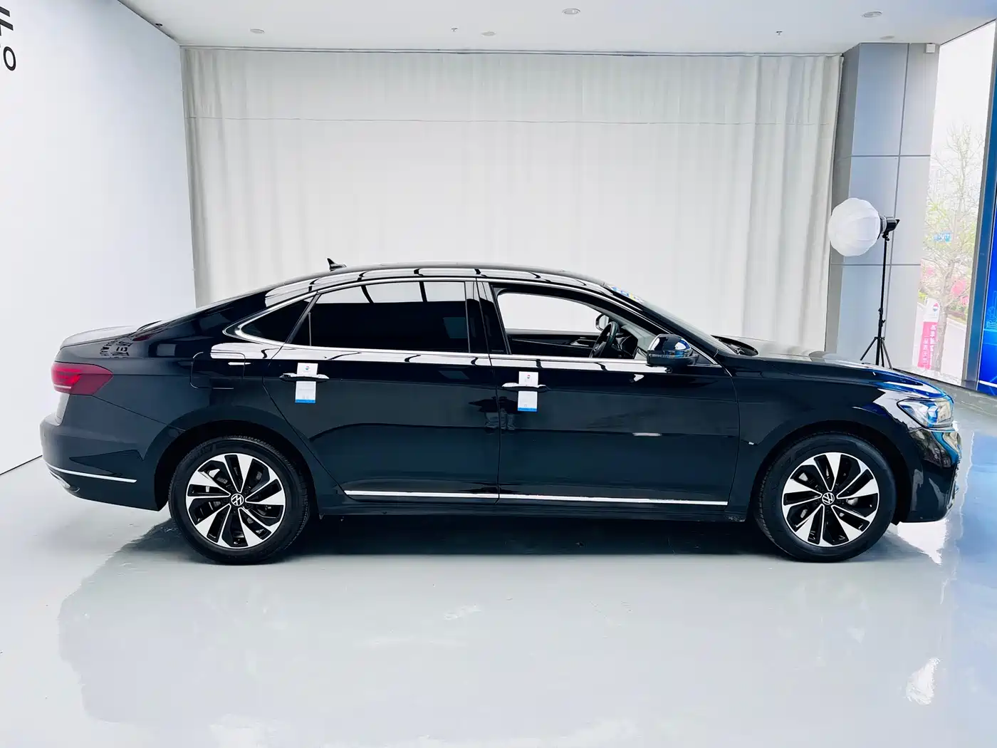 Volkswagen Passat 2023 Facelift 330TSI Starlight Elite Edition фото 5