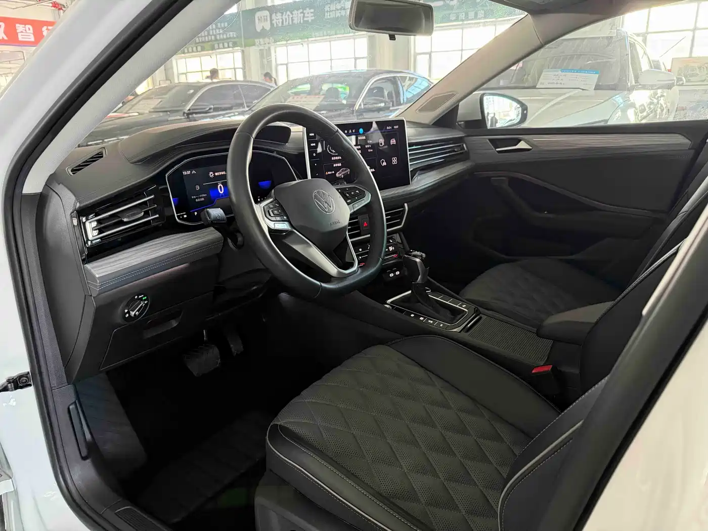 Volkswagen Sagitar 2023 Model Year 280TSI DSG Surpass Edition фото 7