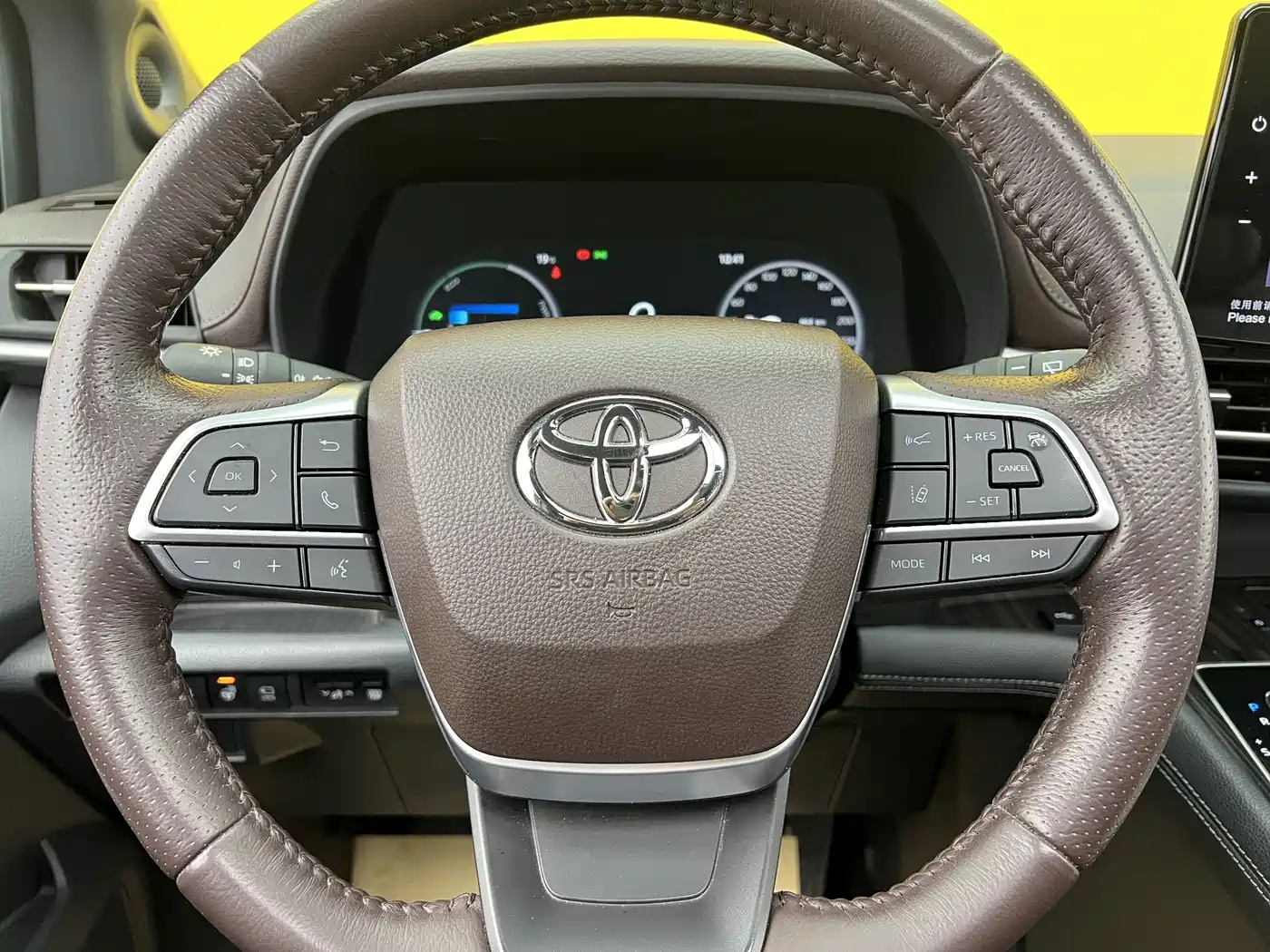 Toyota Sienna 2023 2.5L Hybrid Platinum Edition фото 17