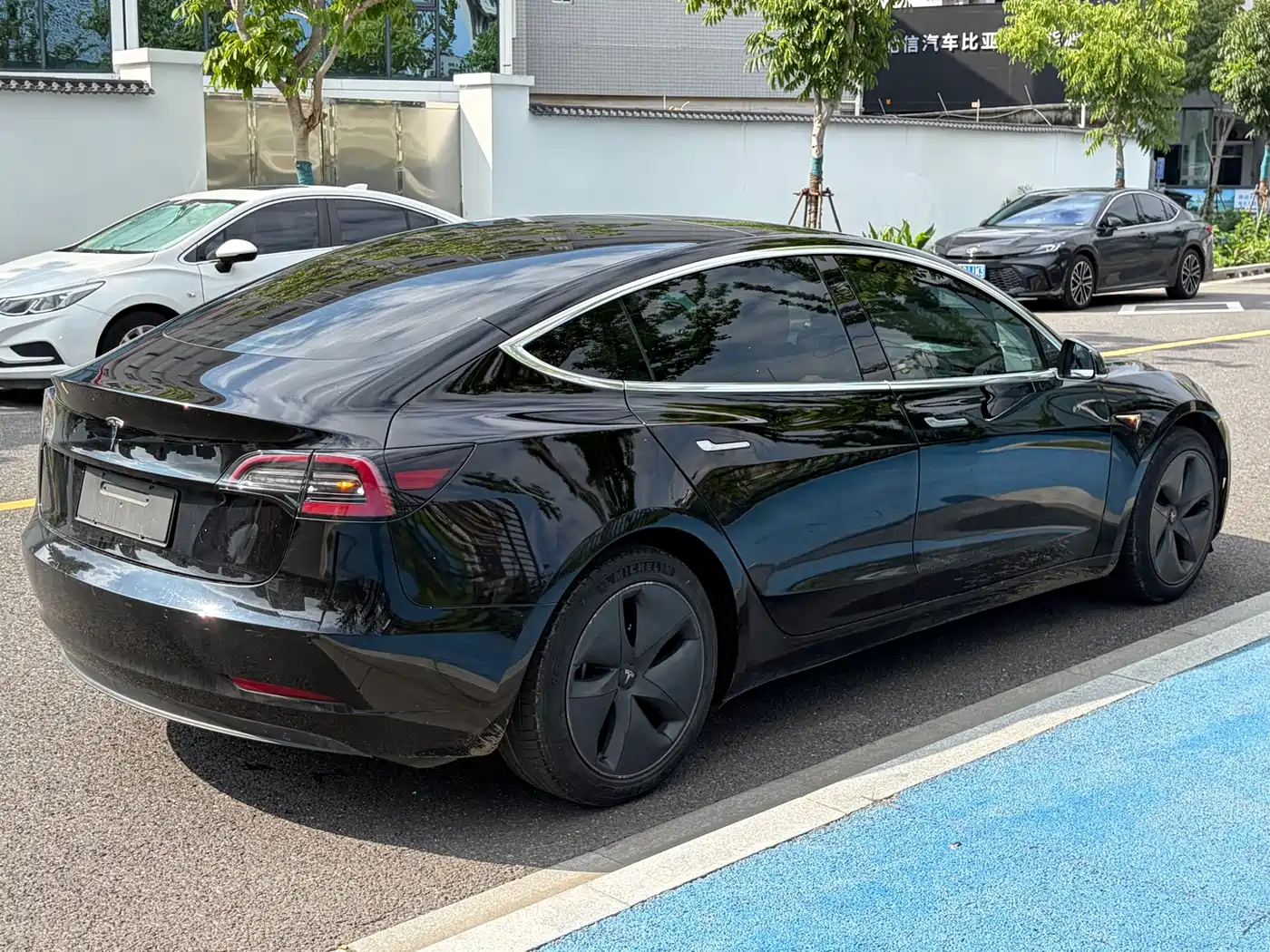 Фото 9 - Tesla Model 3