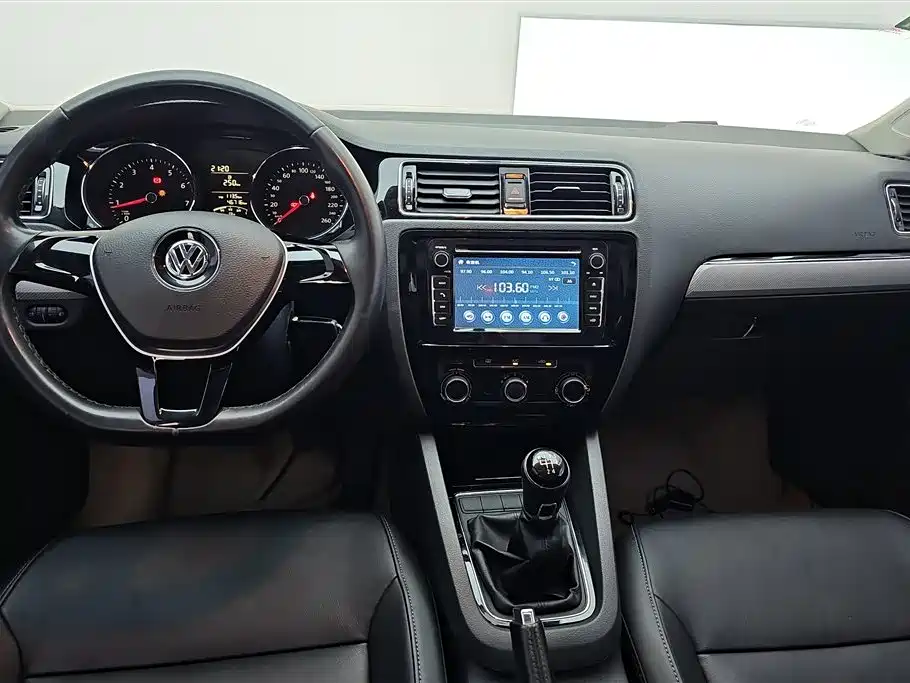 Volkswagen Sagitar 2015 1.6L Manual Comfort фото 12