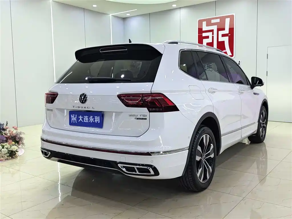 Volkswagen Tiguan L 2022 380TSI Automatic 4WD R-Line Cross Edition 7-Seater фото 6