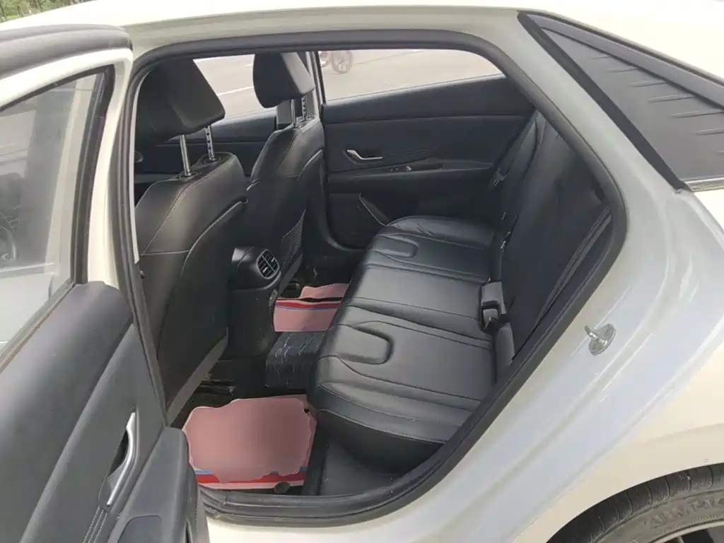 Фото 17 - Hyundai Elantra