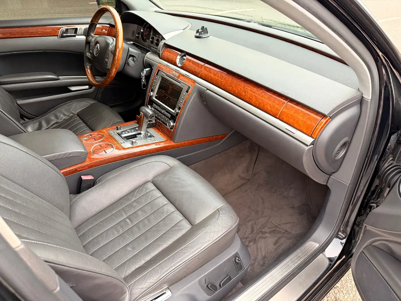 Volkswagen Phaeton 2012 2011 3.6L V6 5-seat Extended Business Edition