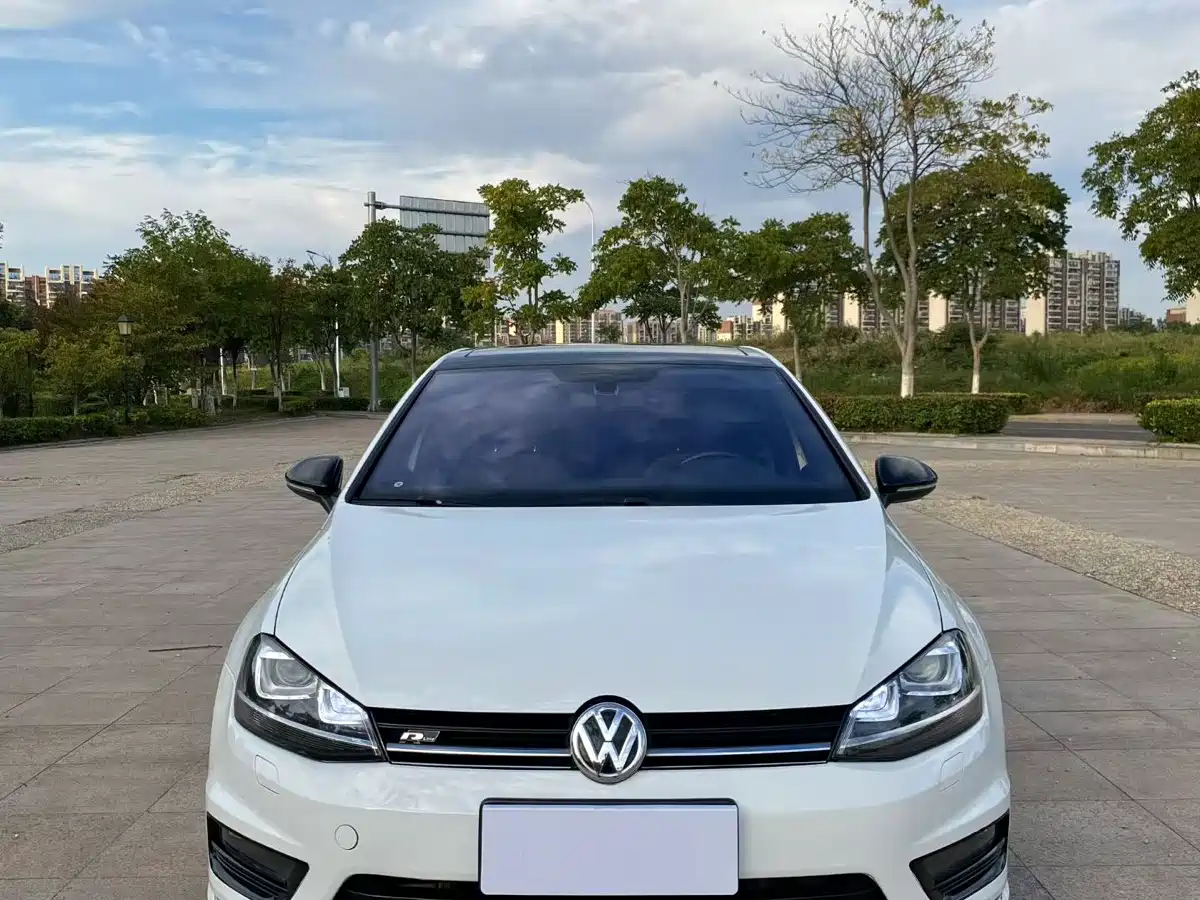 Photo 2 - Volkswagen Golf