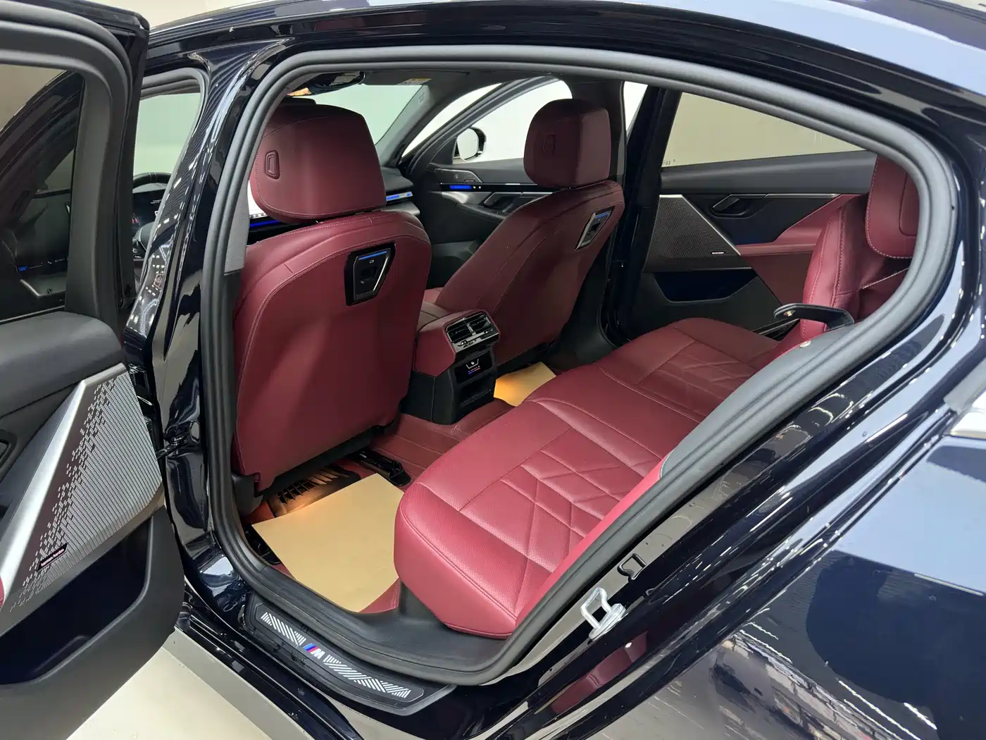 BMW 5 Series 2024 525Li M Sport Package фото 8