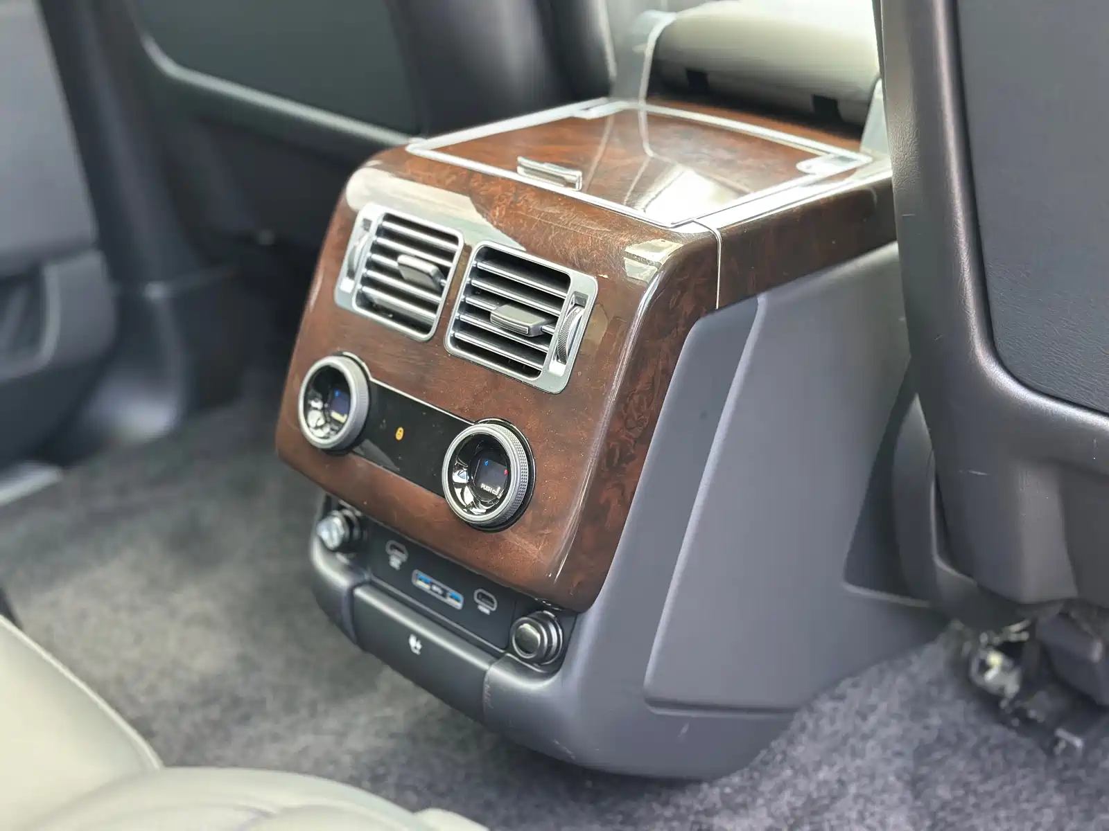 Photo 20 - Land Rover Range Rover