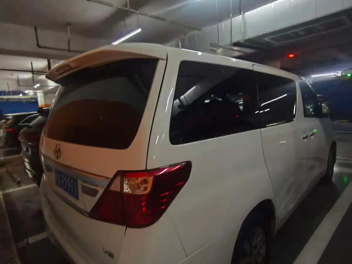 Toyota Alphard 2011 3.5L Luxury Edition фото 3