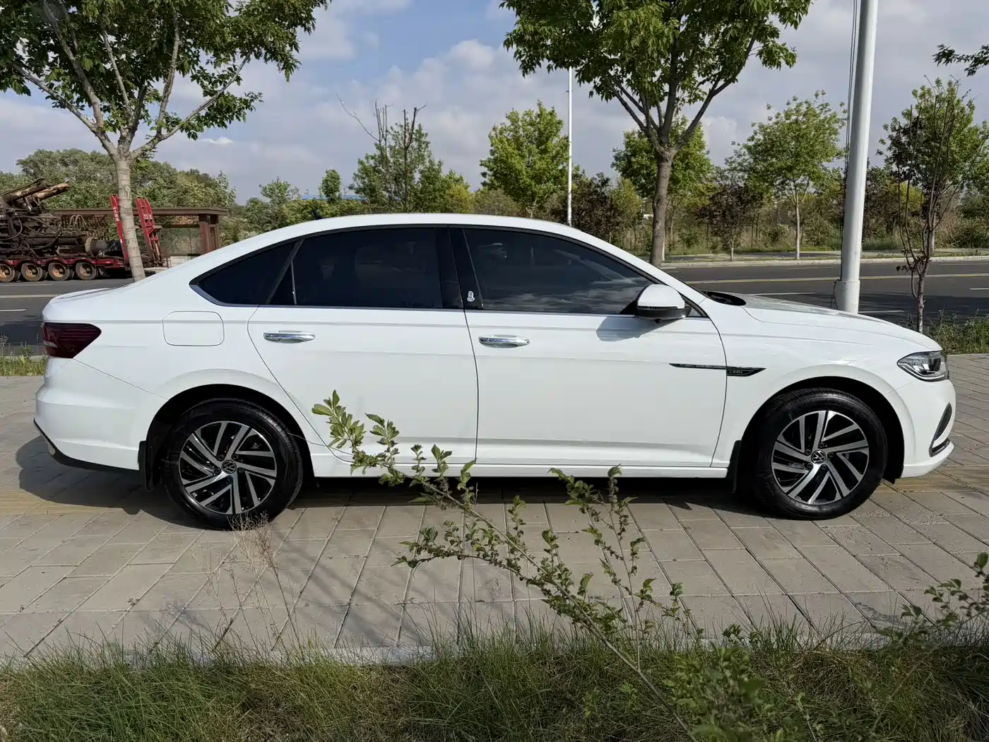 Volkswagen Lavida 2023 Facelift 1.5L Automatic 5 Million Edition фото 11