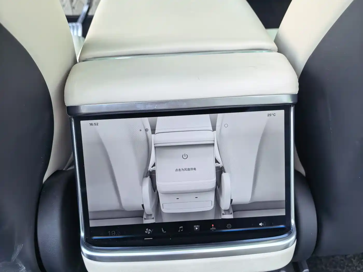 Tesla Model X 2023 Tri-motor AWD Plaid фото 18