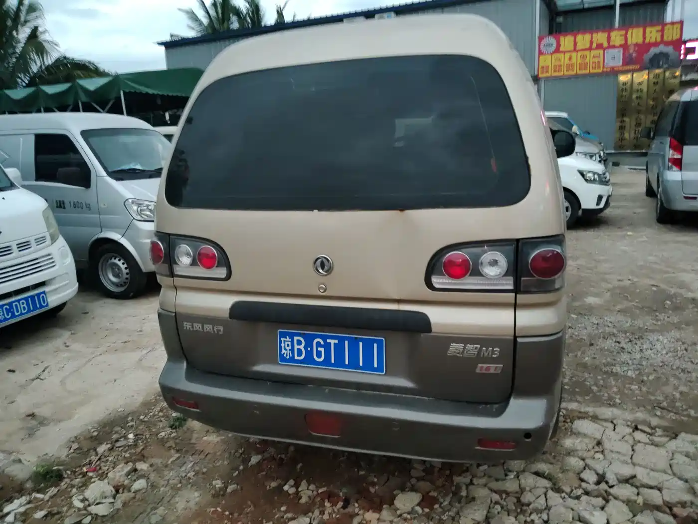 Dongfeng Fengxing Lingzhi 2014 2014 M3 1.6L 7-seater Standard