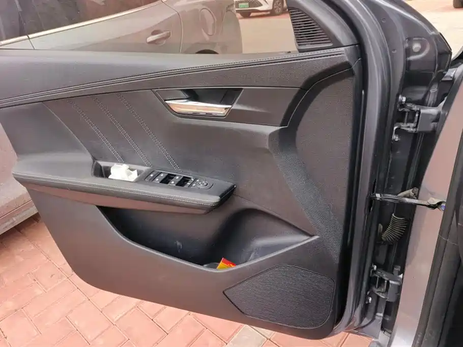 BYD E2
