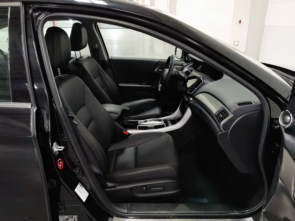 Фото 23 - Honda Accord